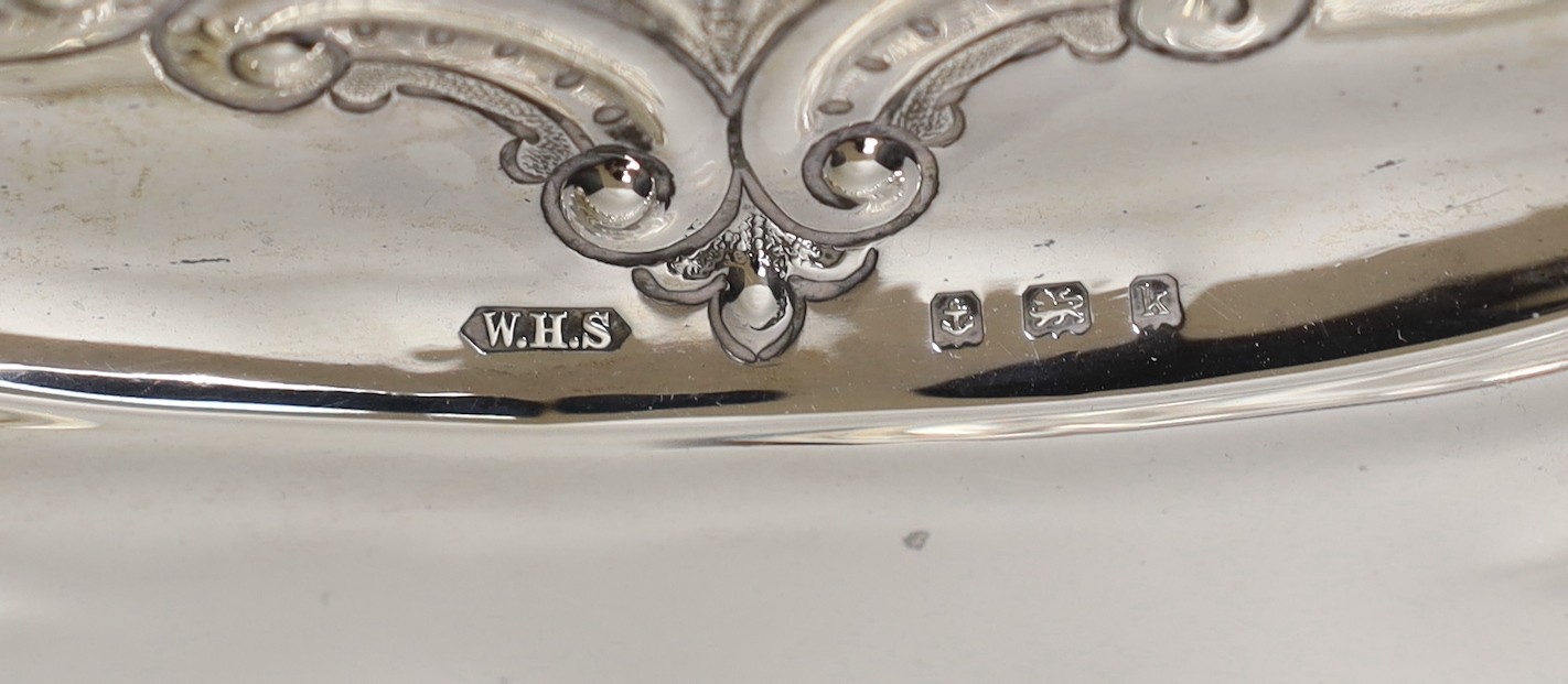 An Edwardian silver shallow fruit basket, William Henry Sparrow, Birmingham, 1909, 28cm, 11.5oz.